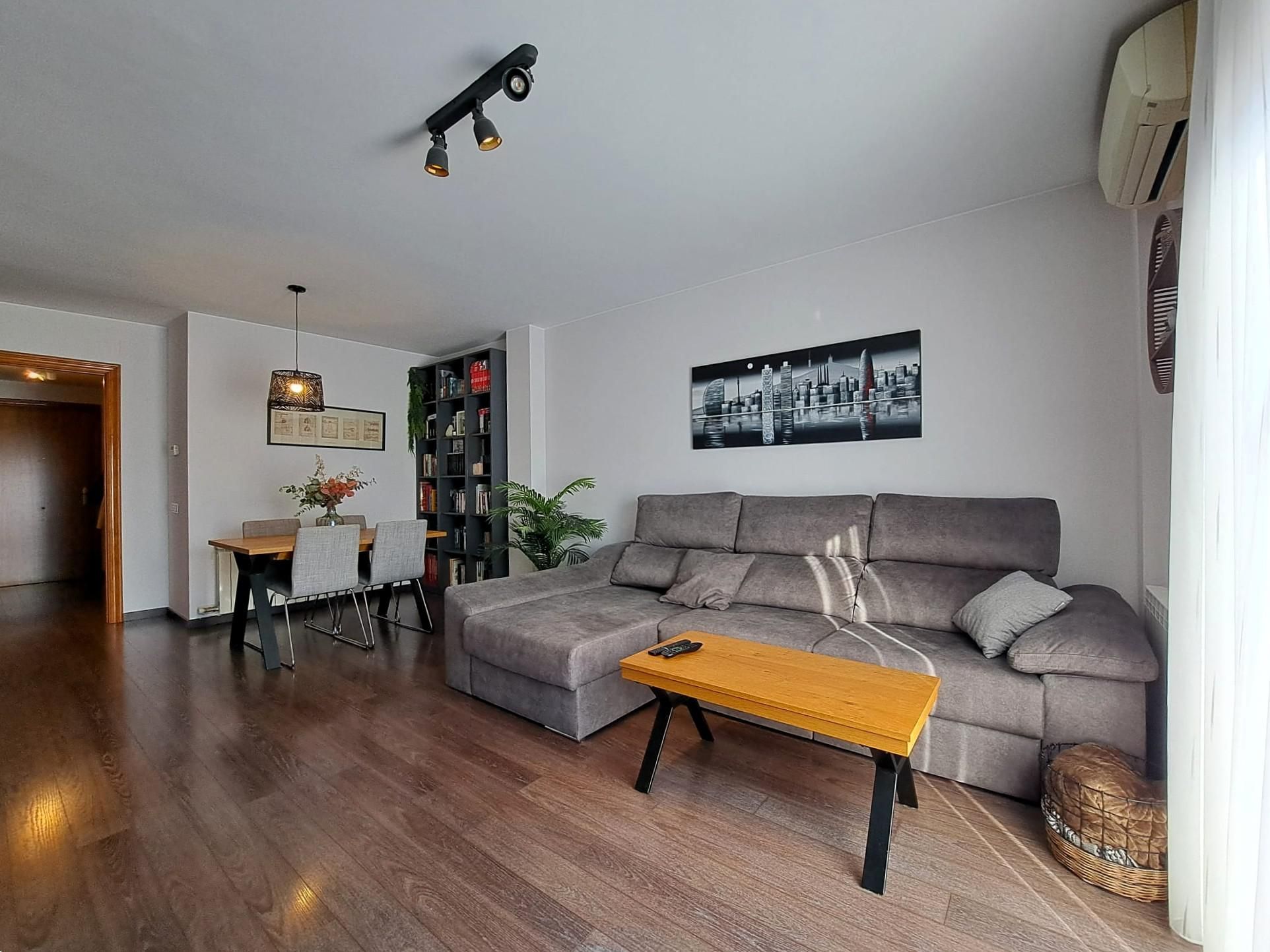 Living room of Flat for sale in Olesa de Montserrat  with Air Conditioner, Heating and Parquet flooring