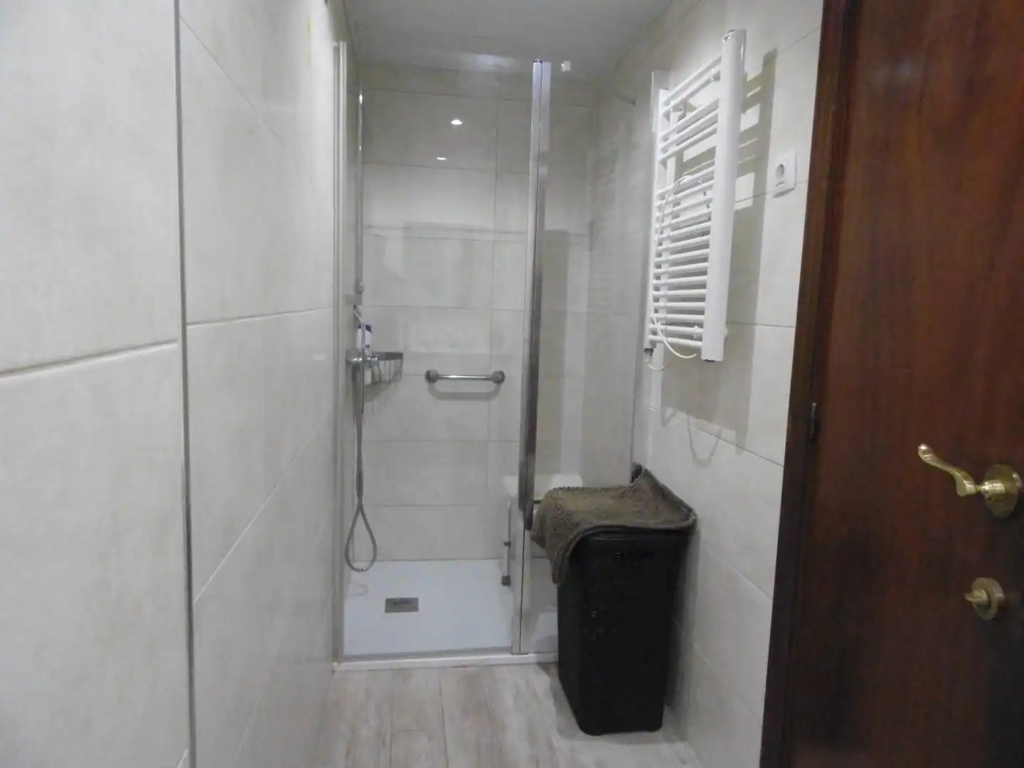 Badezimmer von Wohnung zum Verkauf in Castellón de la Plana / Castelló de la Plana mit Klimaanlage und Möbliert