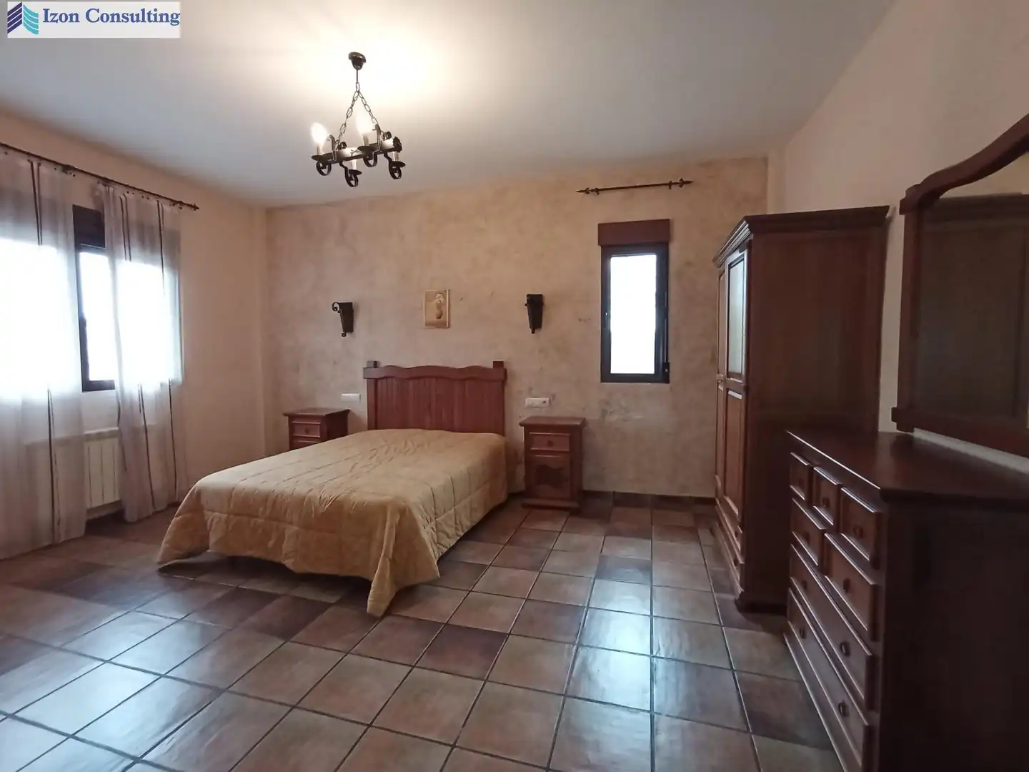 Habitación de Casa o chalet en venta en Robledo con Calefacción, Trastero y Amueblado