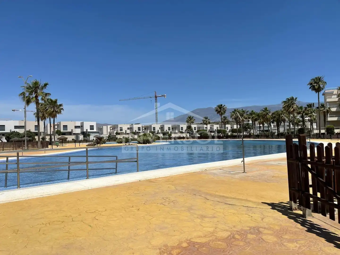 Piscina de Casa adosada en venda en El Ejido amb Jardí privat, Terrassa i Piscina comunitària