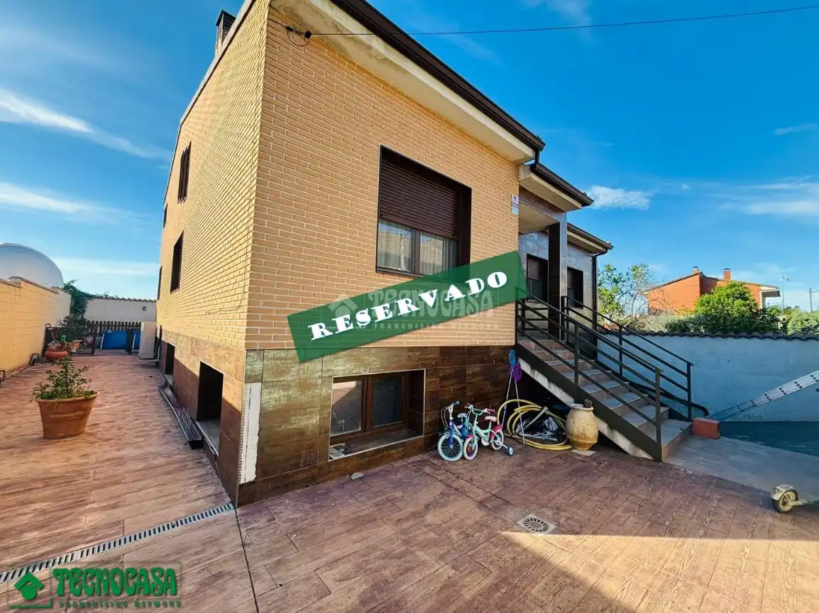 Casa amb piscina en venda a Casarrubios del Monte pueblo