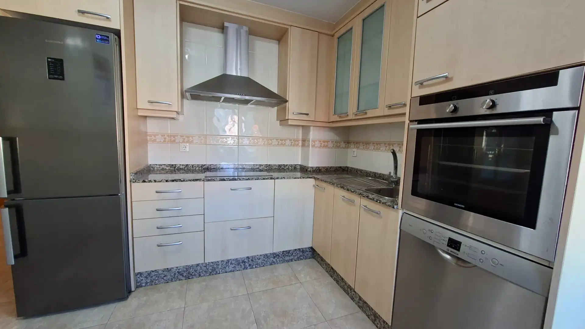 Cuina de Pis de lloguer en Narón amb Calefacció, Forn i Rentadora