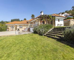 Vista exterior de Casa o xalet en venda en Gijón  amb Piscina