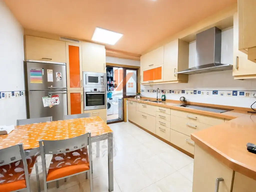 Kitchen of Flat for sale in Ames  with Oven