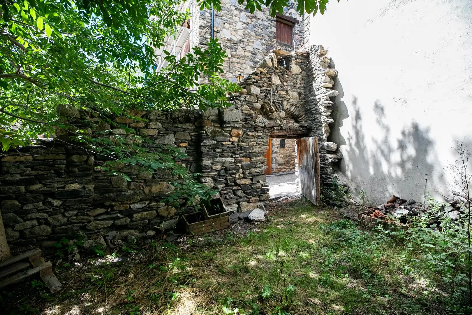 Country homes for sale in Sahún