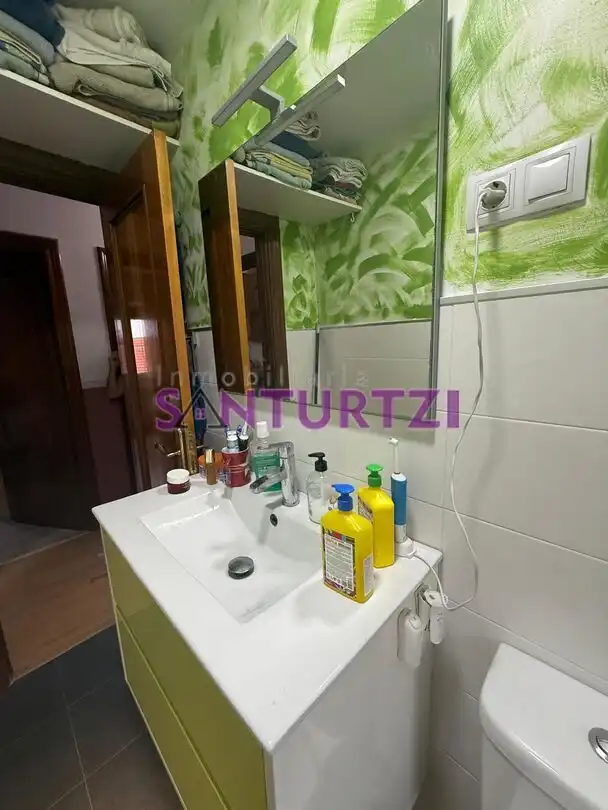 Bathroom of Flat for sale in Santurtzi   with Heating and Storage room