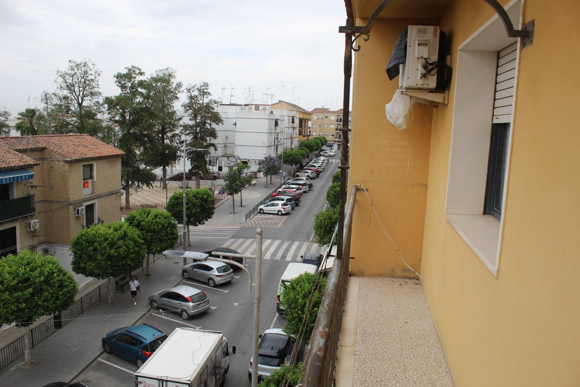 Vista exterior de Pis en venda en Aguilar de la Frontera amb Terrassa, Traster i Balcó