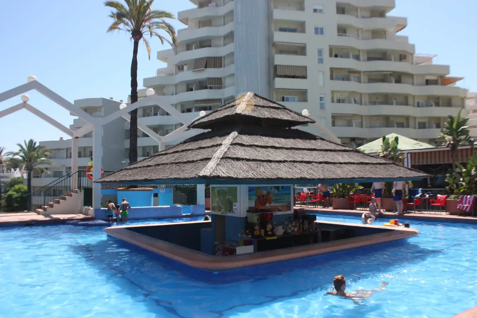 Habitatge amb piscina en venda a Avenida del Parque 3