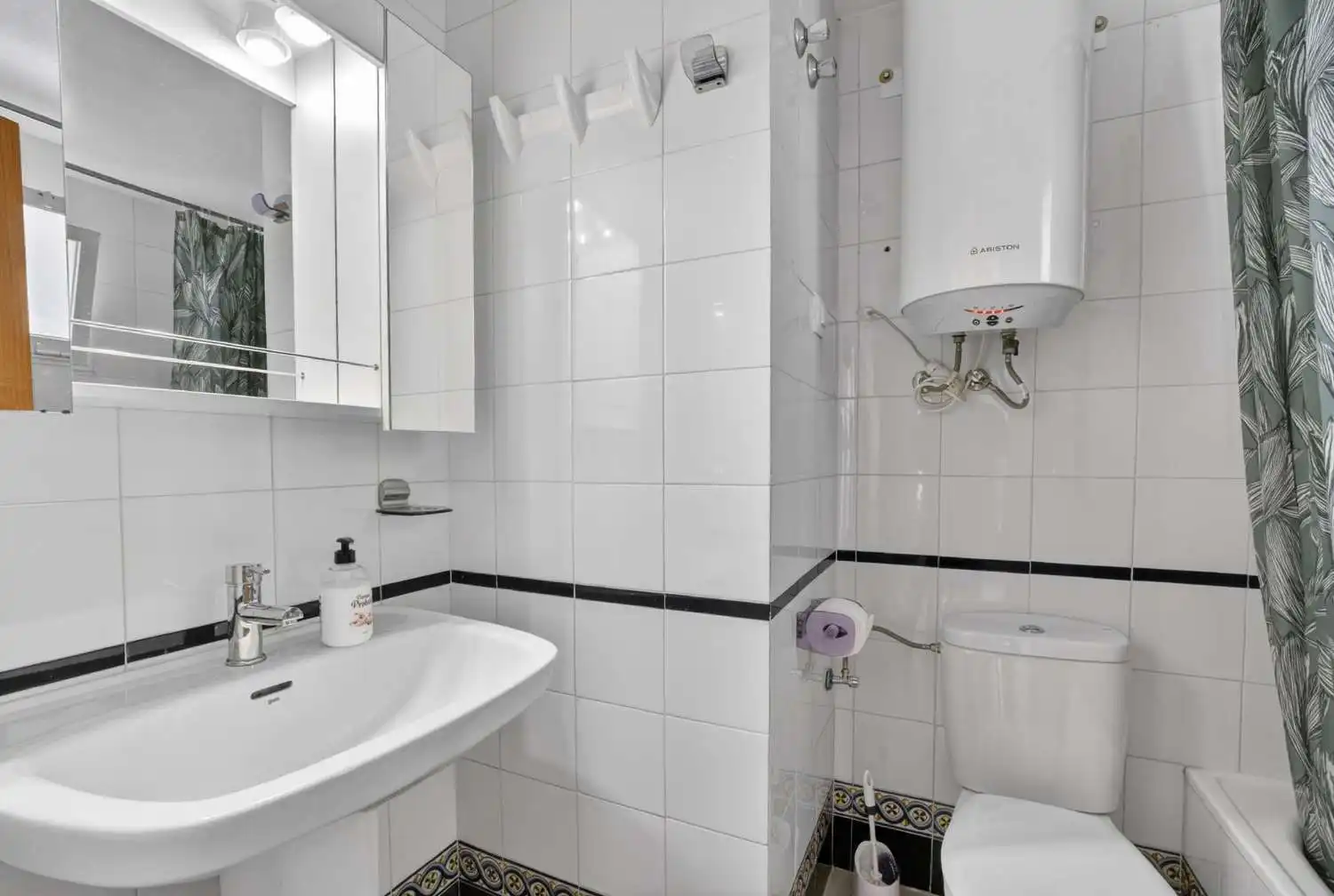 Baño de Apartamento en venta en Torrevieja con Aire acondicionado, Calefacción y Terraza