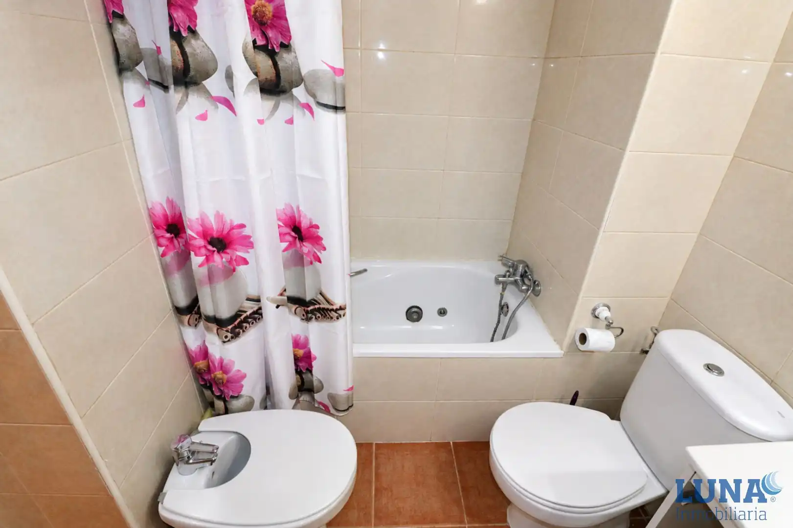 Badezimmer von Dachboden zum Verkauf in Pozuelo de Alarcón mit Klimaanlage, Heizung und Parkett