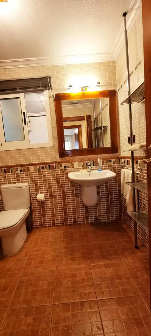 Badezimmer von Wohnung zum Verkauf in Elche / Elx mit Klimaanlage und Abstellraum