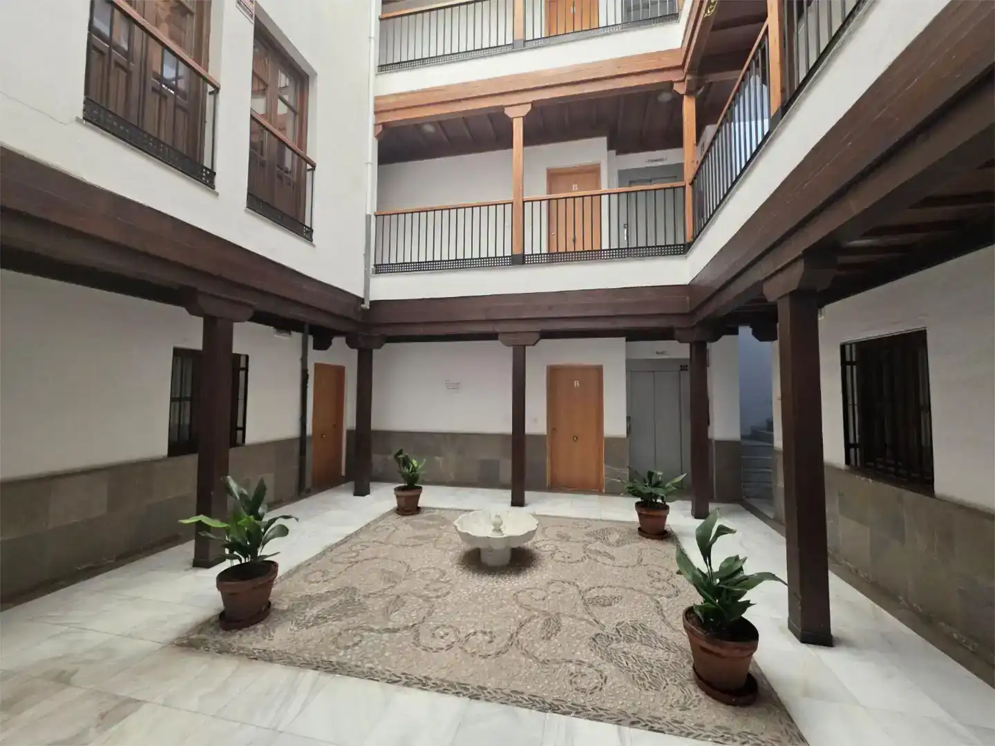 Vista exterior de Apartament en venda en  Granada Capital amb Aire condicionat i Balcó
