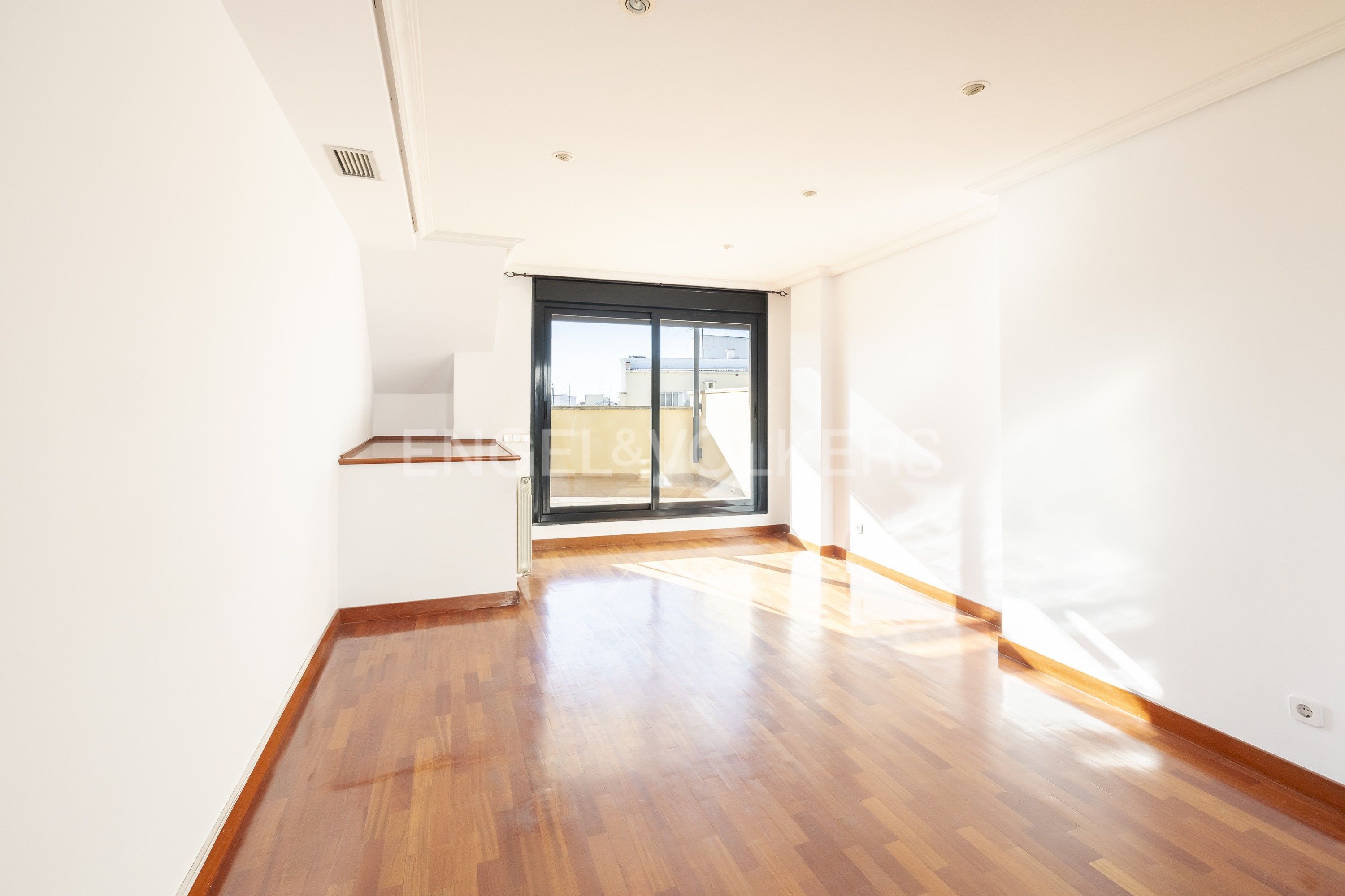 Vista exterior de Ático de alquiler en  Madrid Capital con Aire acondicionado, Calefacción y Parquet