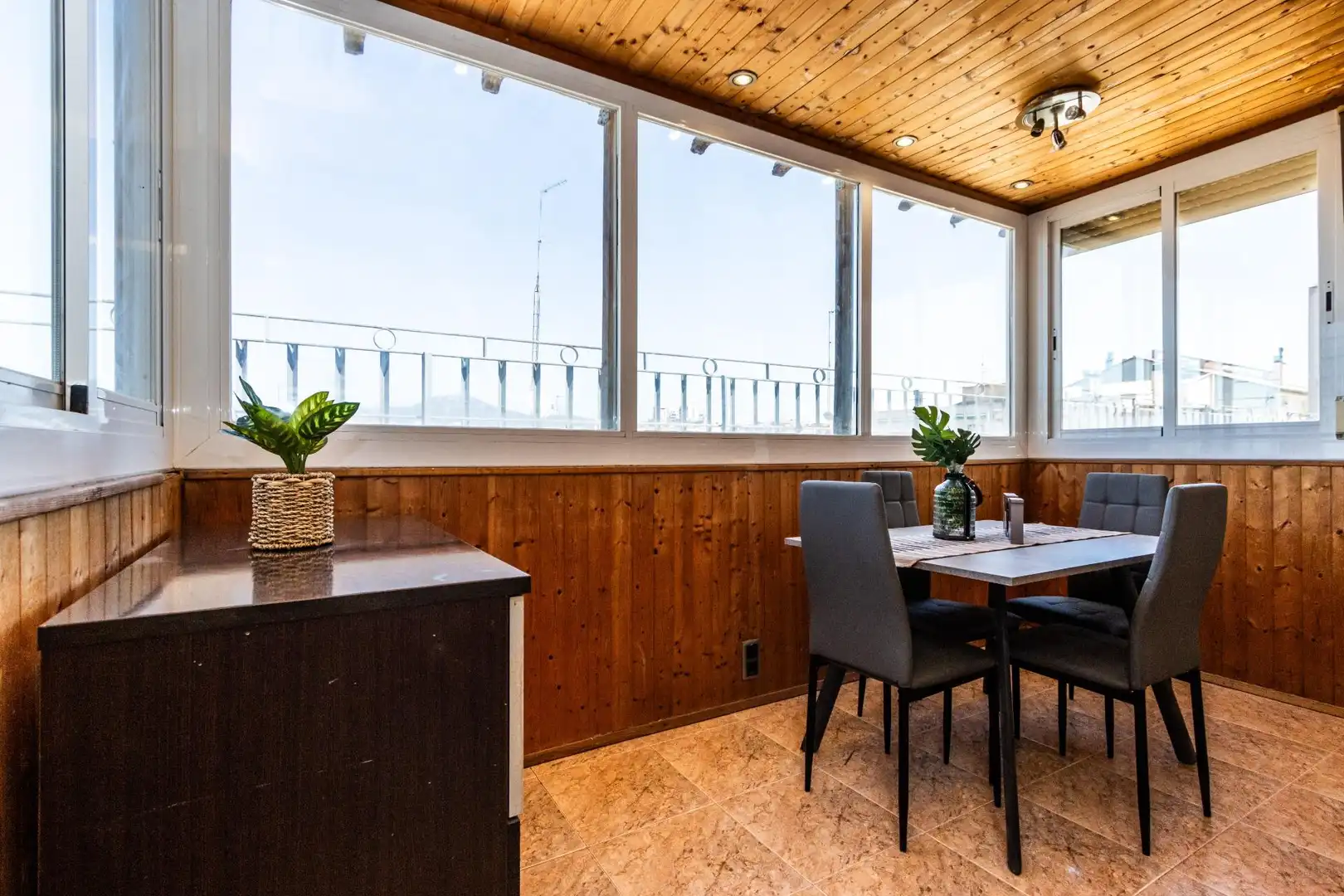 Esszimmer von Dachboden zum Verkauf in Terrassa mit Klimaanlage, Heizung und Terrasse