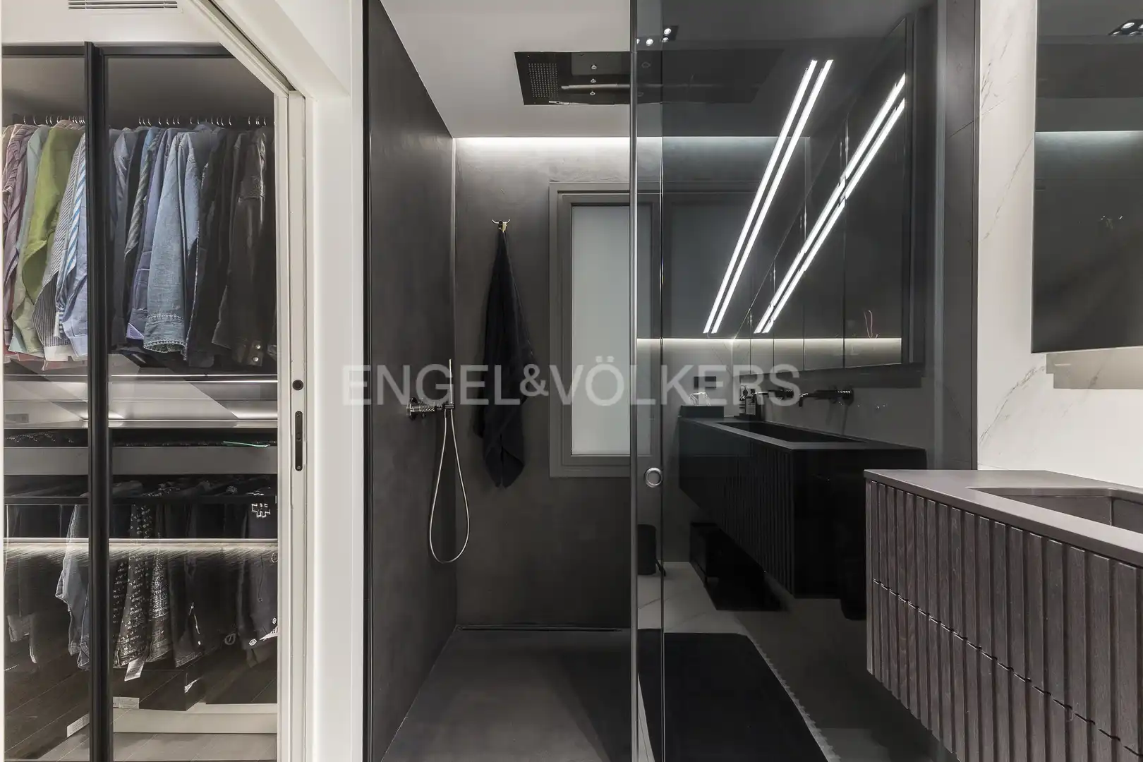 Bathroom of Attic for sale in Barcelona  with Air Conditioner, Heating and Terrace