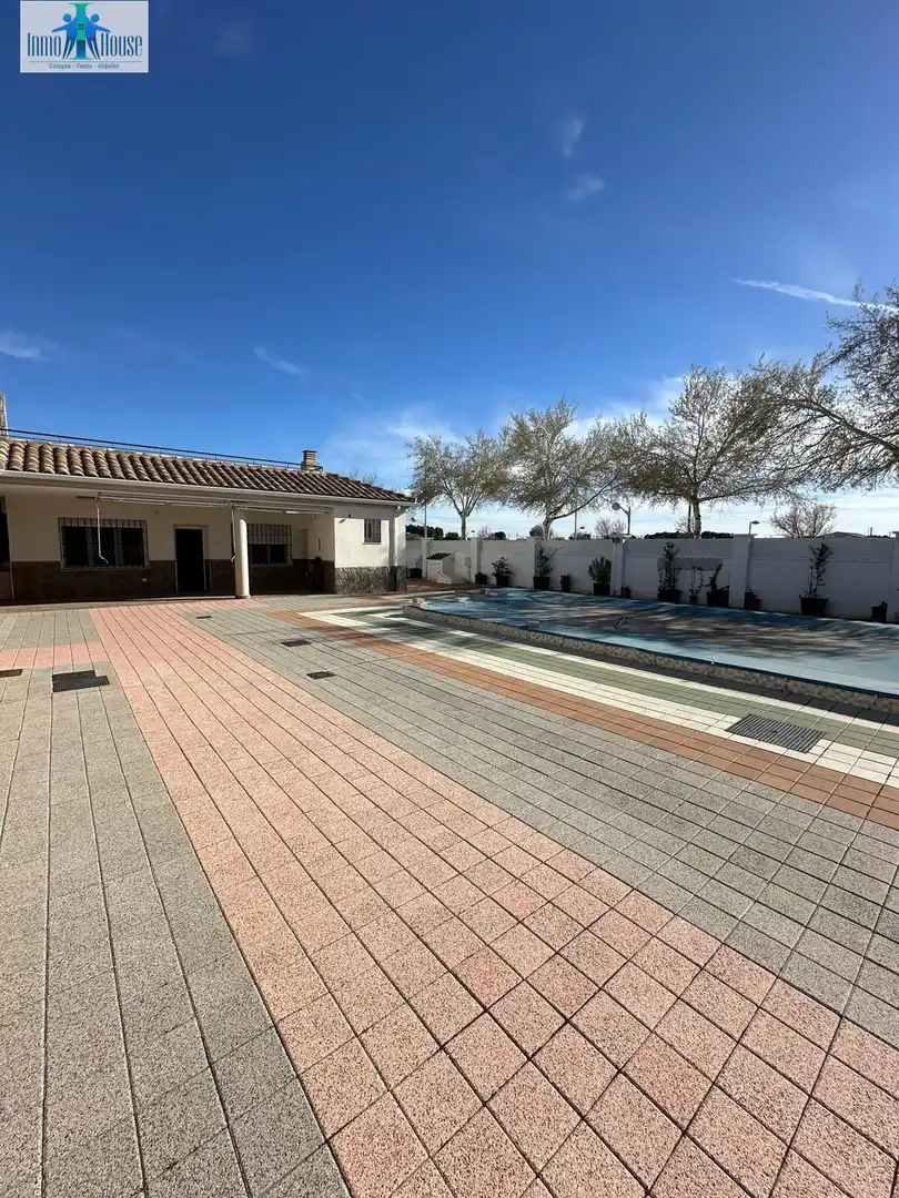 Piscina de Casa o xalet en venda en Albacete amb Aire condicionat, Jardí privat i Parquet