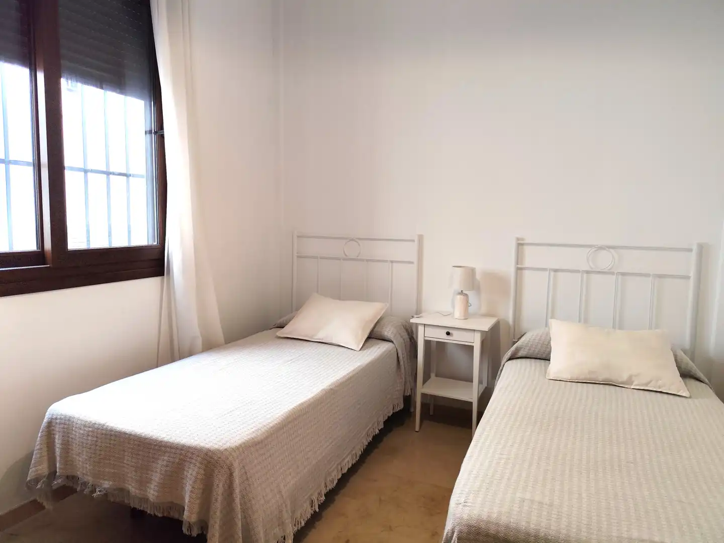 Wohnung zur Miete in Calle Banda Playa, V Centenario - Piletas - Capuchinos