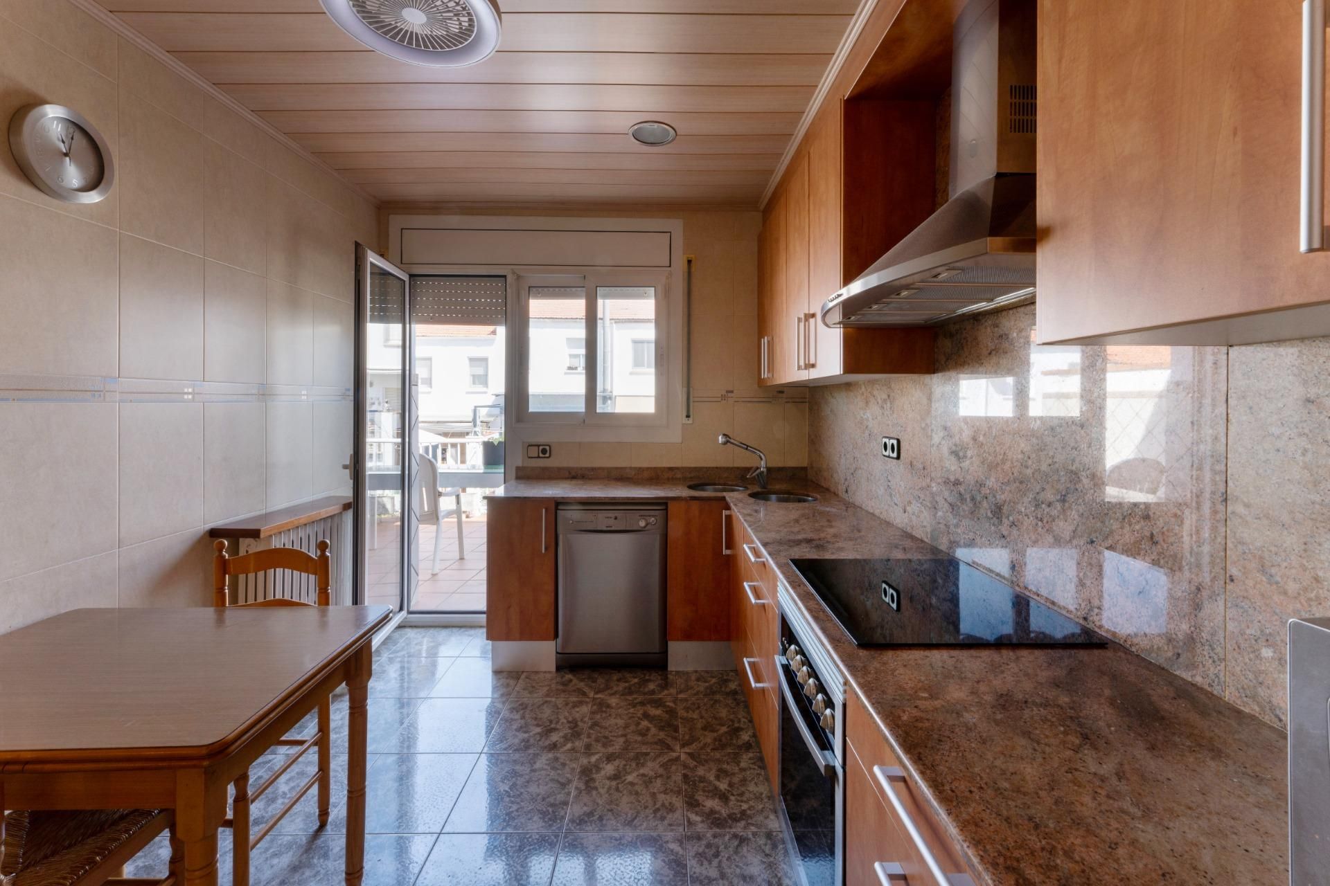 Cuina de Casa adosada en venda en Navarcles amb Calefacció, Terrassa i Traster
