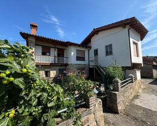 Exterior view of House or chalet for sale in Arenas de Iguña  with Terrace and Balcony