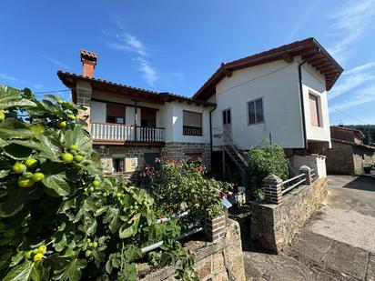 Exterior view of House or chalet for sale in Arenas de Iguña  with Terrace and Balcony