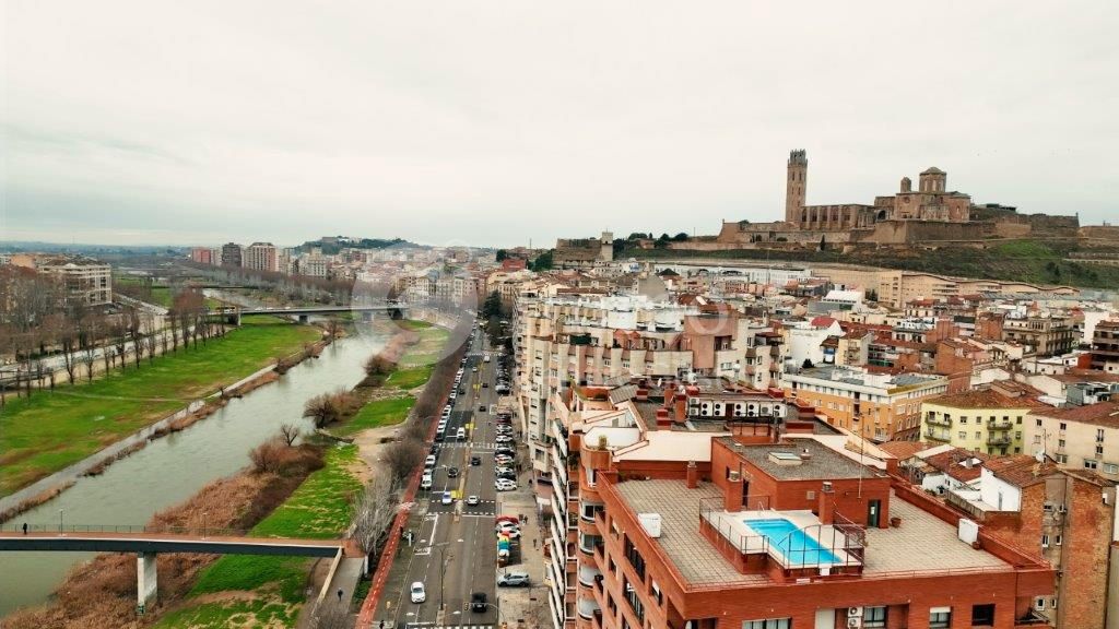 Exterior view of Flat for sale in  Lleida Capital  with Air Conditioner, Heating and Parquet flooring