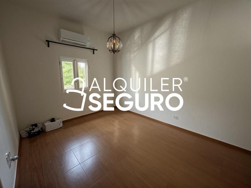 Bedroom of Flat to rent in  Madrid Capital  with Air Conditioner, Heating and Terrace