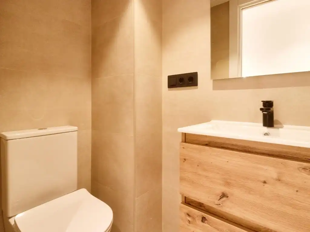 Badezimmer von Wohnung zum Verkauf in Fuengirola mit Klimaanlage, Terrasse und Ofen