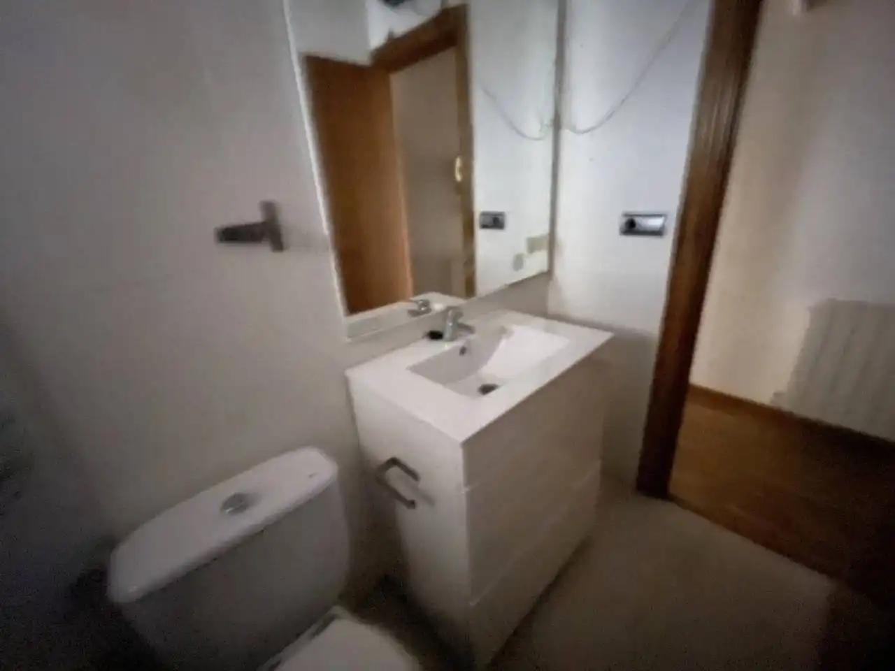 Bany de Pis en venda en Sant Boi de Llobregat amb Calefacció i Parquet