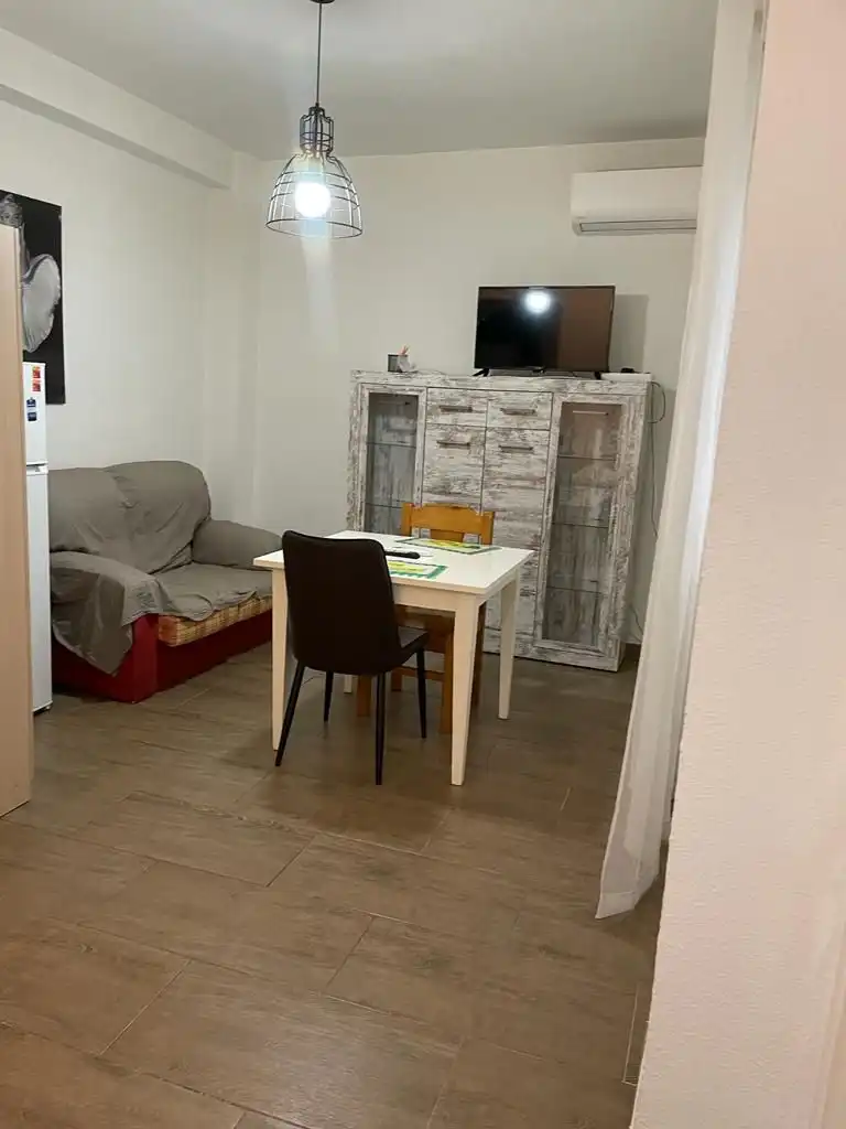 Sala d'estar de Estudi de lloguer en Granada amb Aire condicionat, Calefacció i Moblat