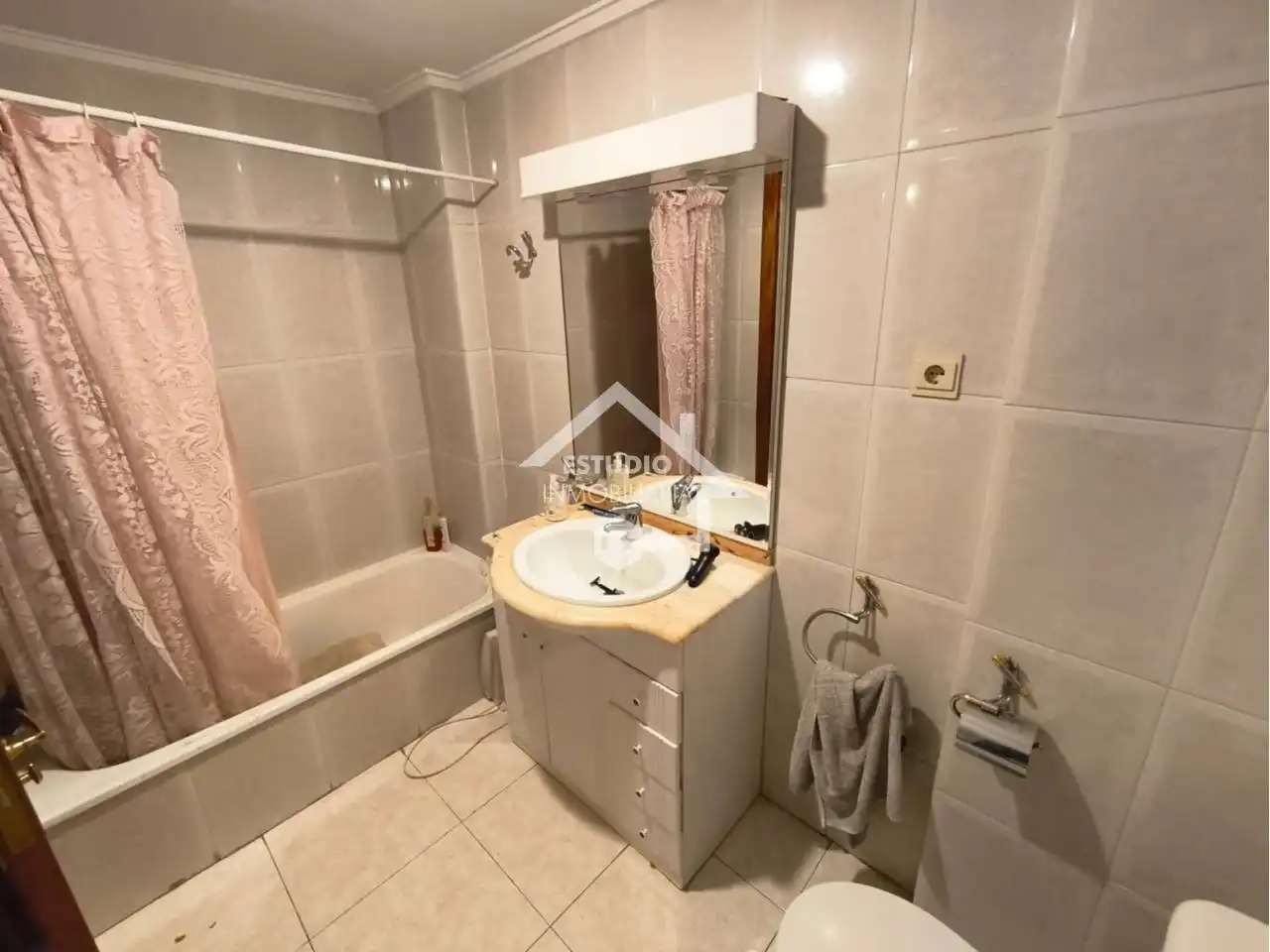 Baño de Piso en venta en Mendavia con Aire acondicionado, Calefacción y Parquet