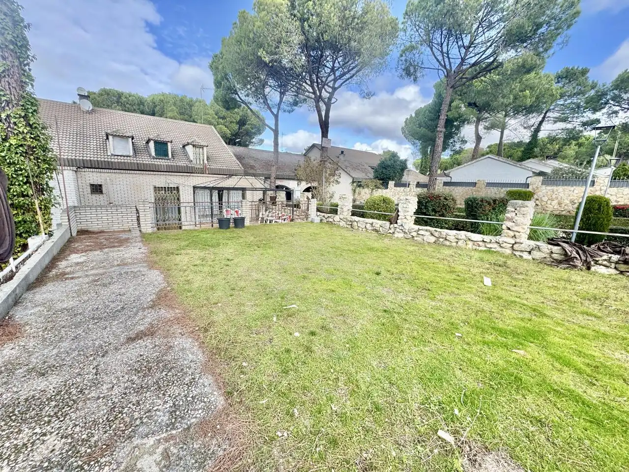 Local en venta en Maello con Aire acondicionado