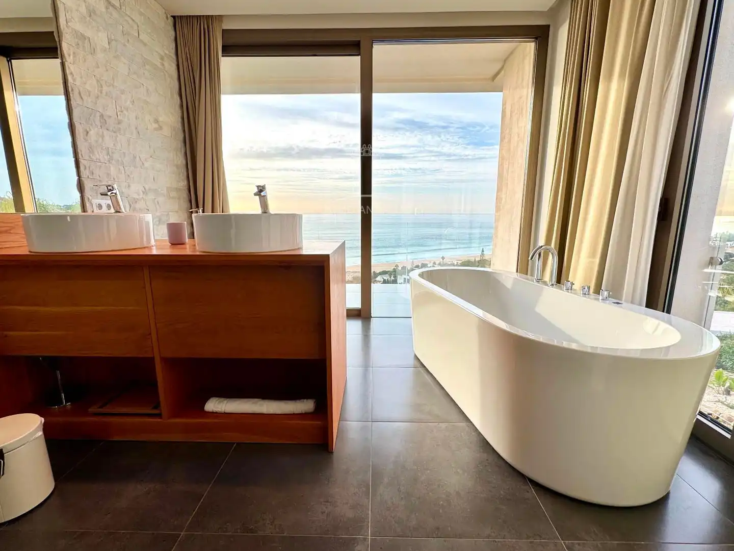 Bathroom of Houses for sale in Zahara de los Atunes  with Air Conditioner, Heating and Storage room