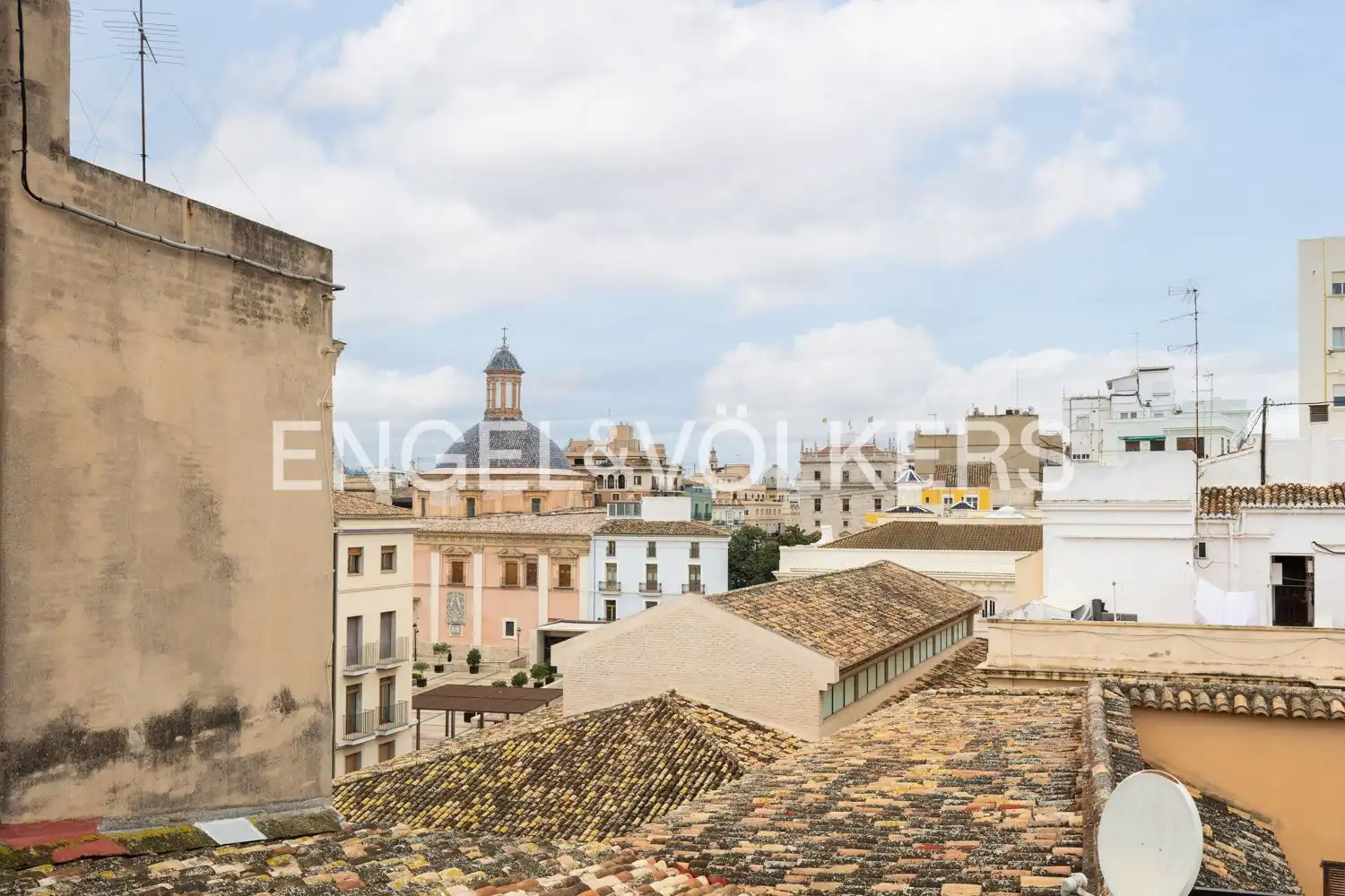 Vista exterior de Dúplex en venta en Valencia con Aire acondicionado, Calefacción y Balcón