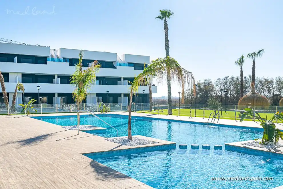 Apartamento con piscina en venta en El Raso, imagen 2