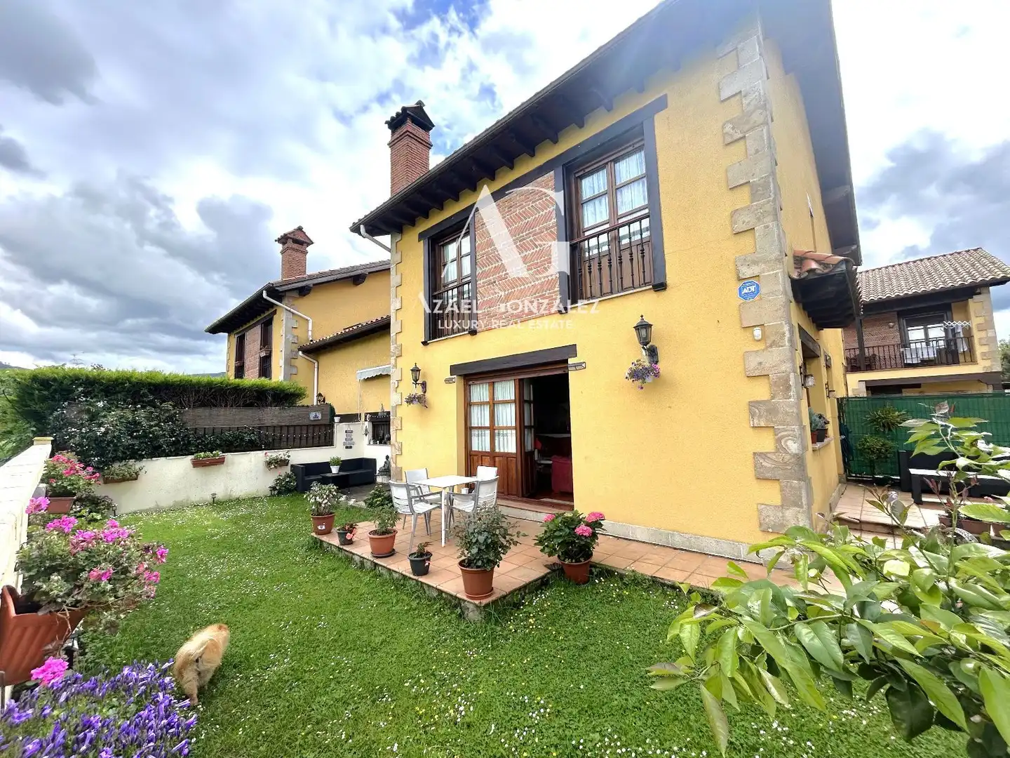Jardí de Casa adosada en venda en Cabezón de la Sal amb Calefacció, Jardí privat i Terrassa