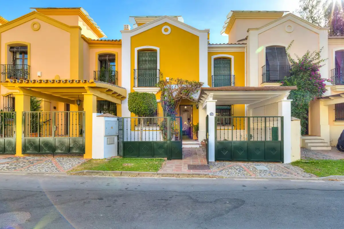 Außenansicht von Haus oder Chalet zum Verkauf in Marbella mit Terrasse und Gemeinschaftspool