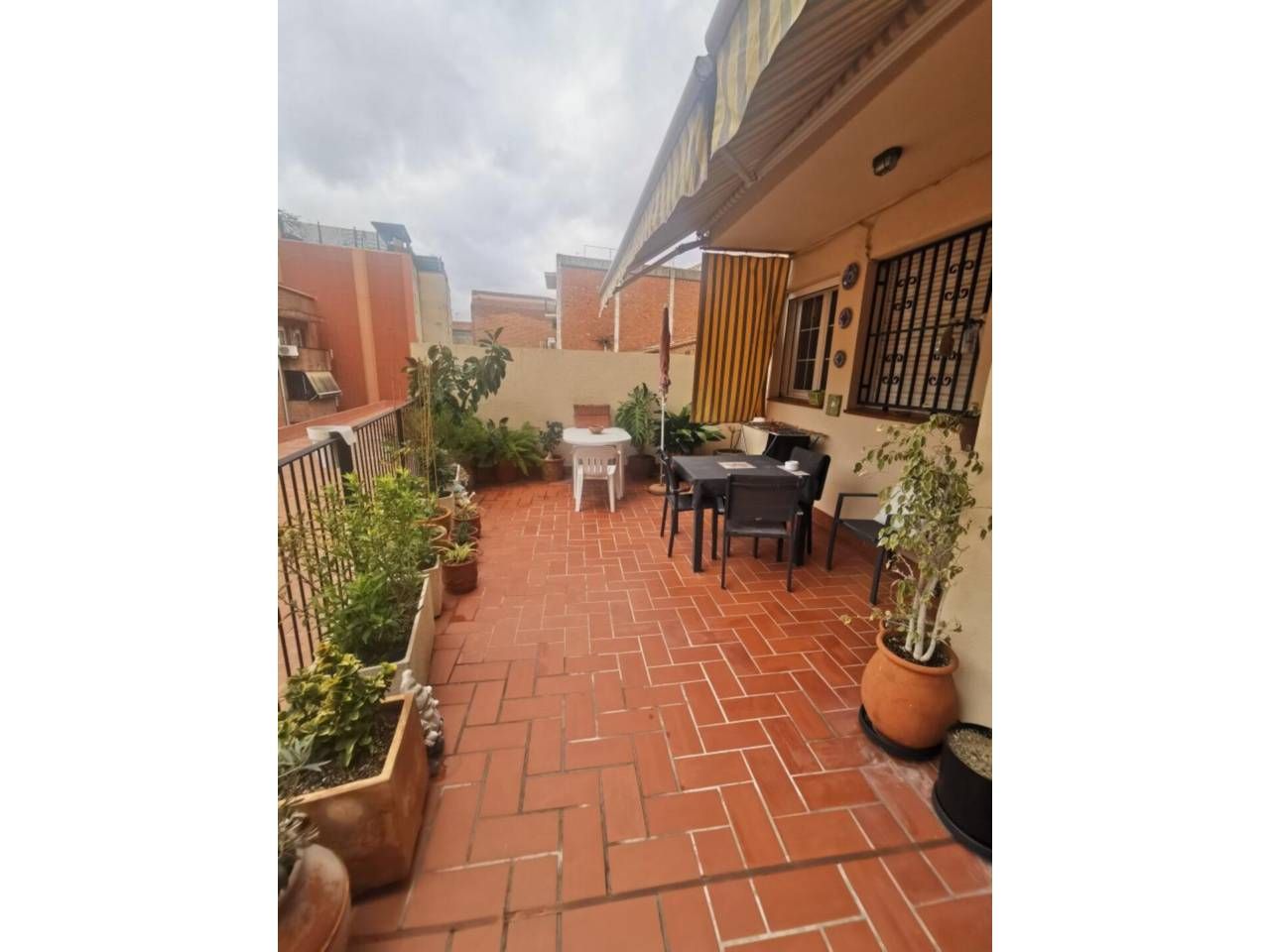 Terraza de Piso en venta en Cornellà de Llobregat con Terraza y Balcón