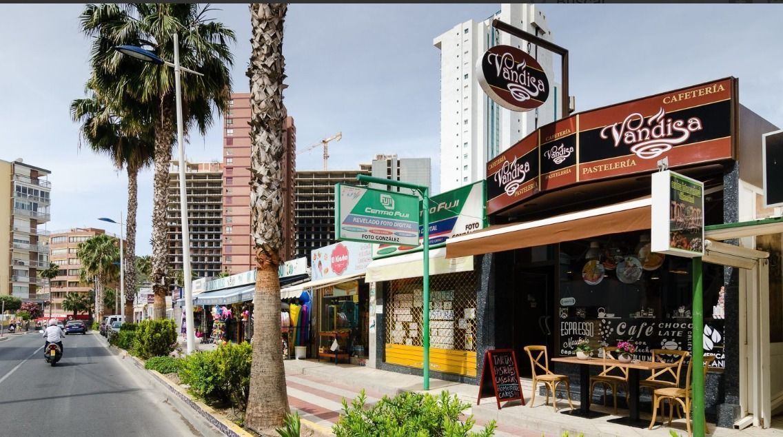 Vista exterior de Local en venda en Finestrat amb Aire condicionat