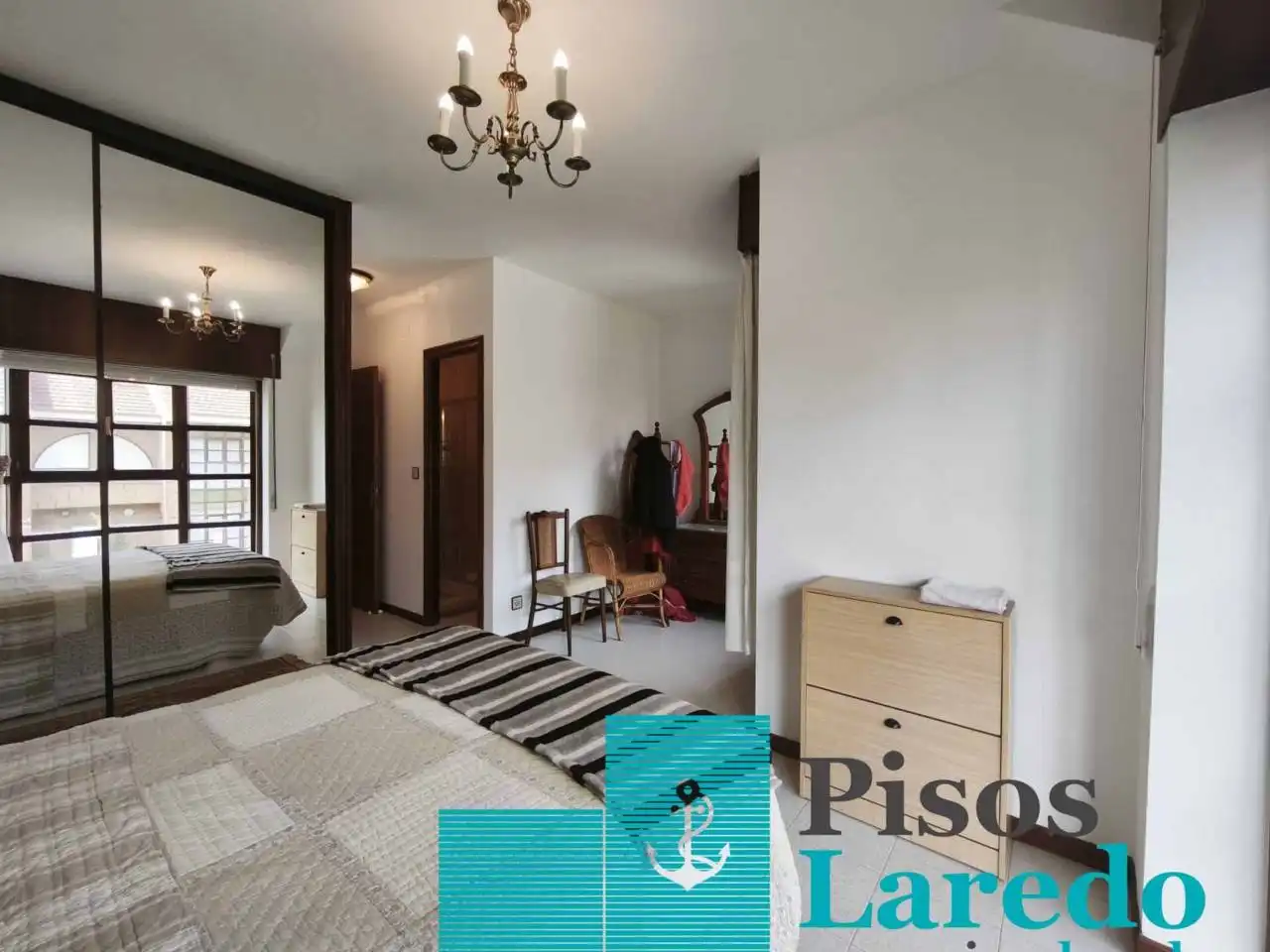 Casa adosada en venda en Laredo amb Calefacció, Jardí privat i Parquet