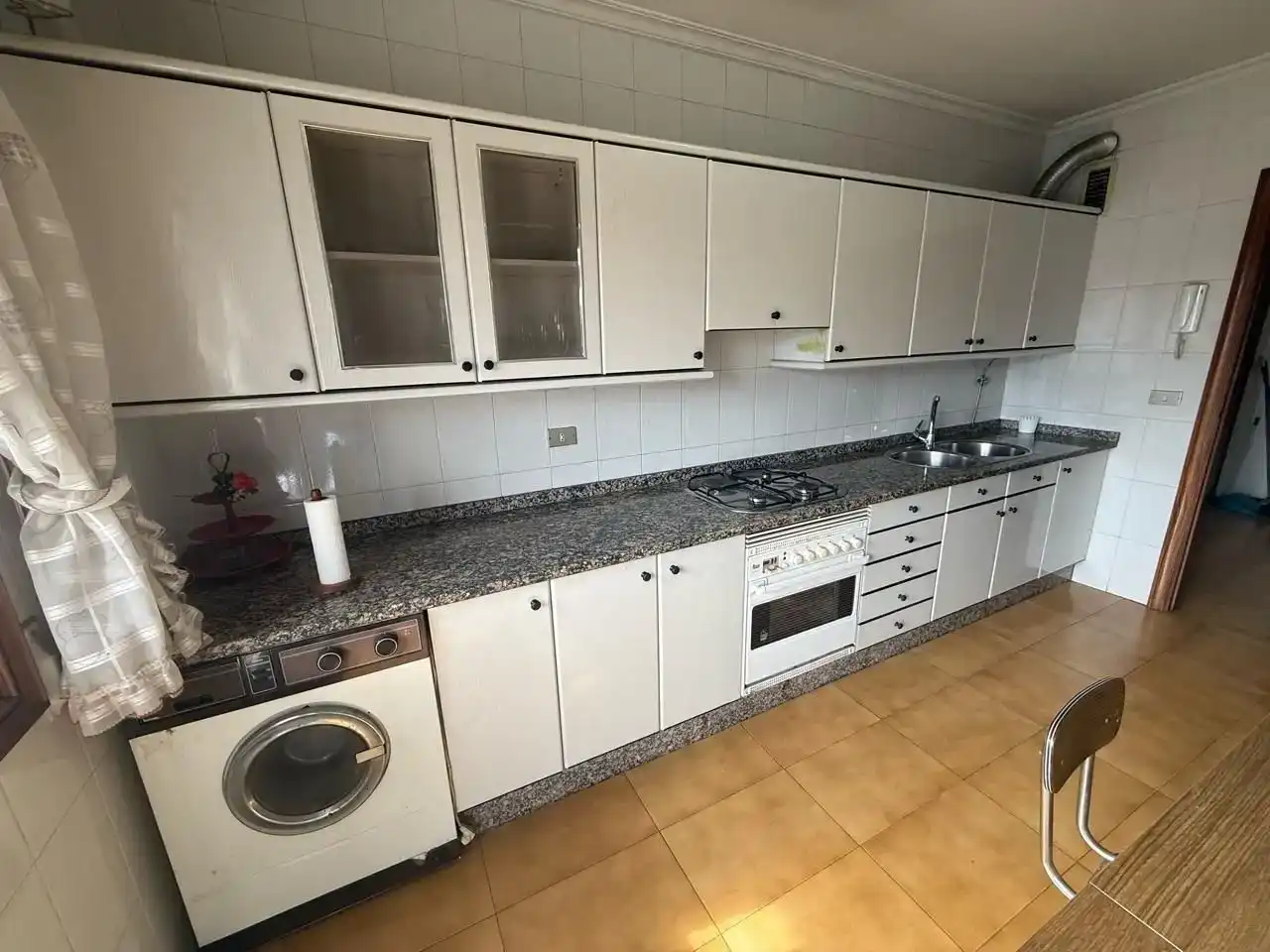 Cocina de Piso en venta en Tui con Trastero, Amueblado y Balcón