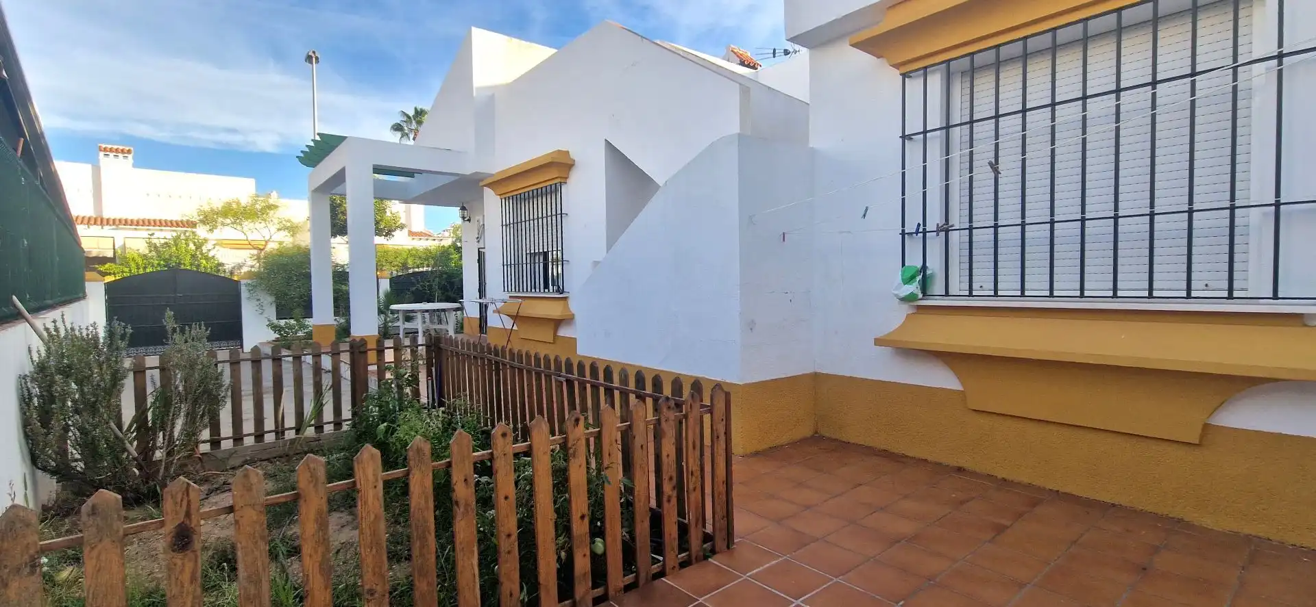 Vista exterior de Casa o xalet en venda en El Portil amb Aire condicionat, Calefacció i Jardí privat