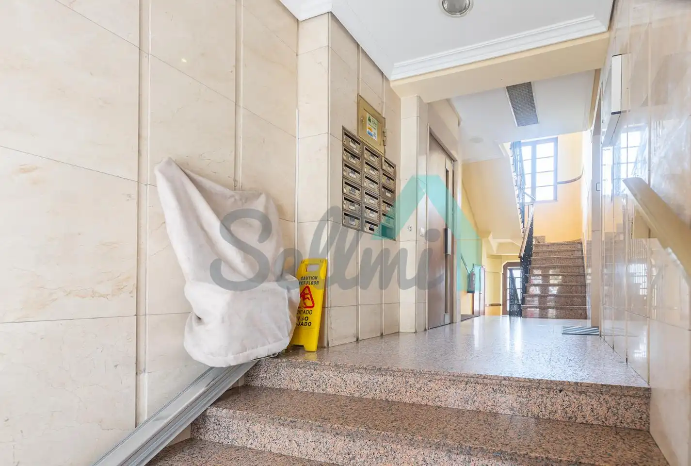 Piso de alquiler en Oviedo  con Calefacción, Terraza y Amueblado