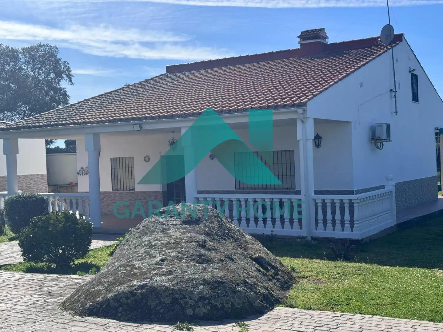 Vista exterior de Casa o xalet en venda en Cáceres amb Calefacció, Jardí privat i Traster