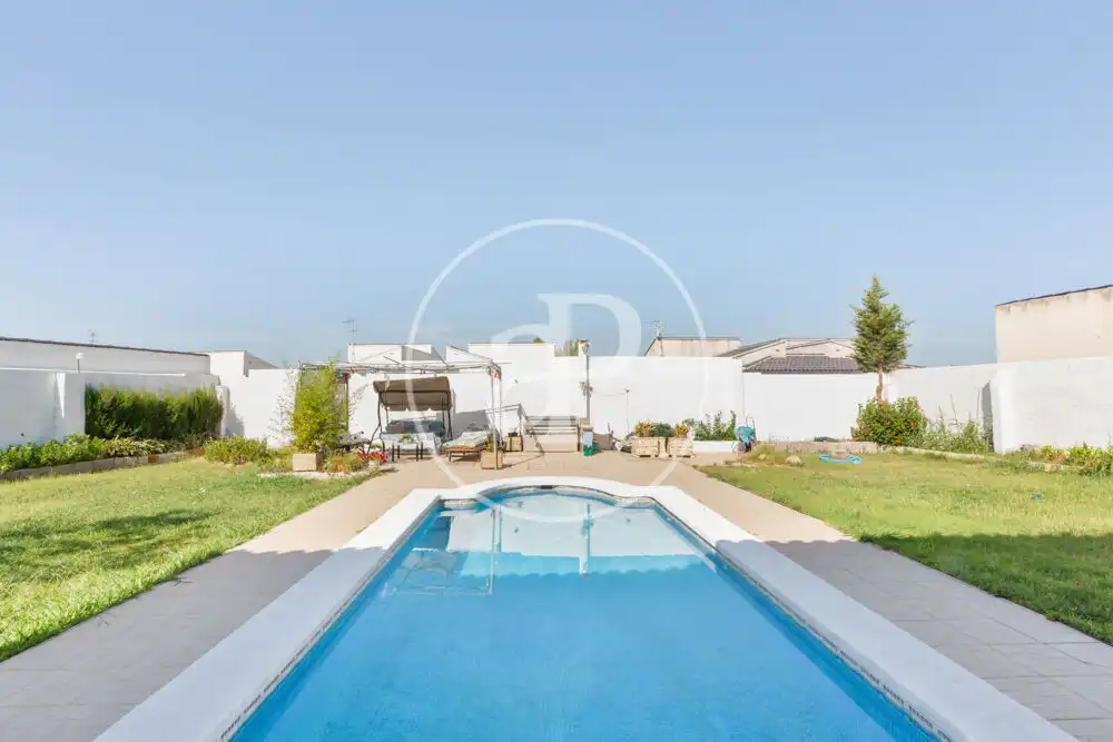 Swimming pool of Houses for sale in Olocau  with Air Conditioner, Heating and Private garden
