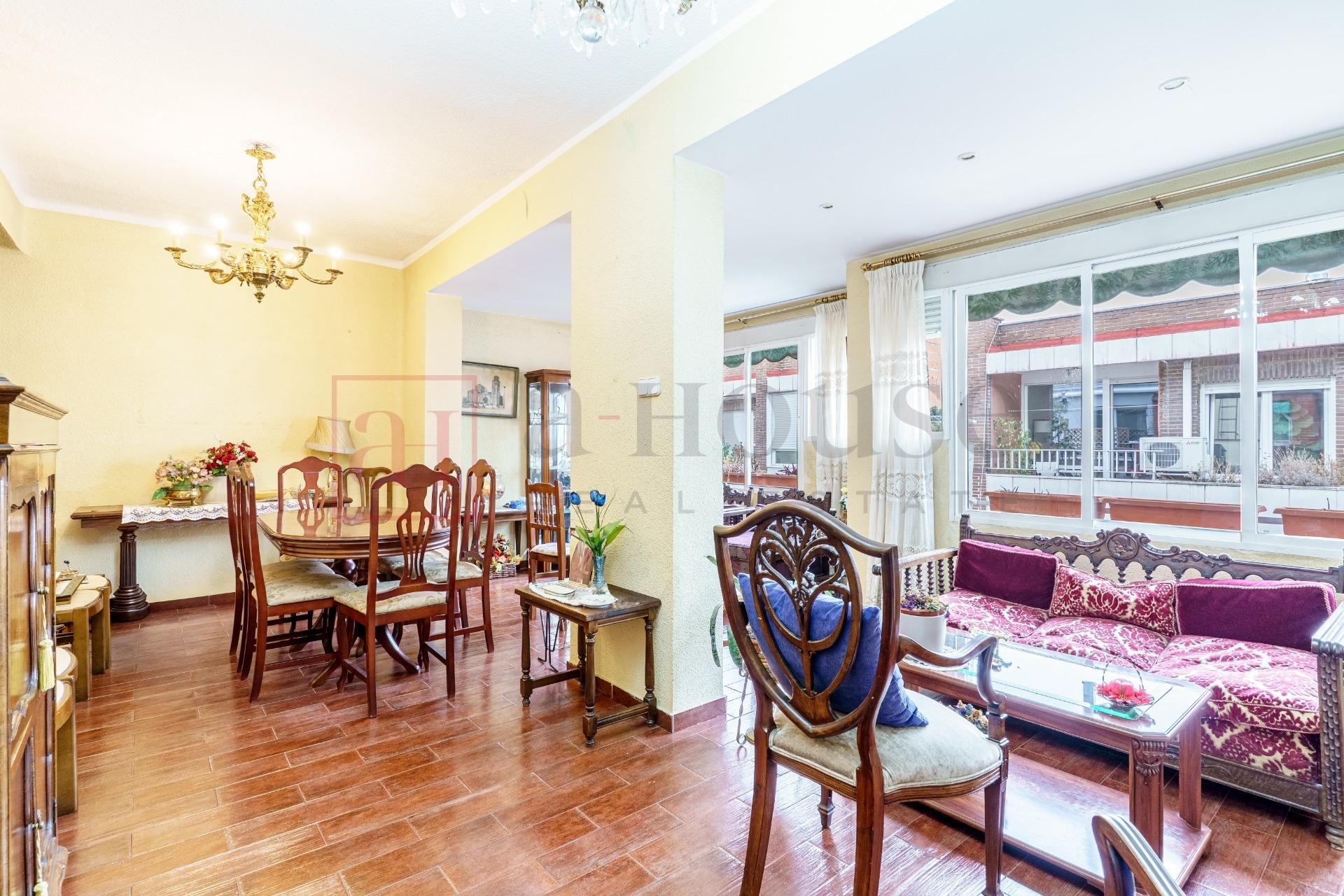 Vista exterior de Pis en venda en  Madrid Capital amb Terrassa i Moblat