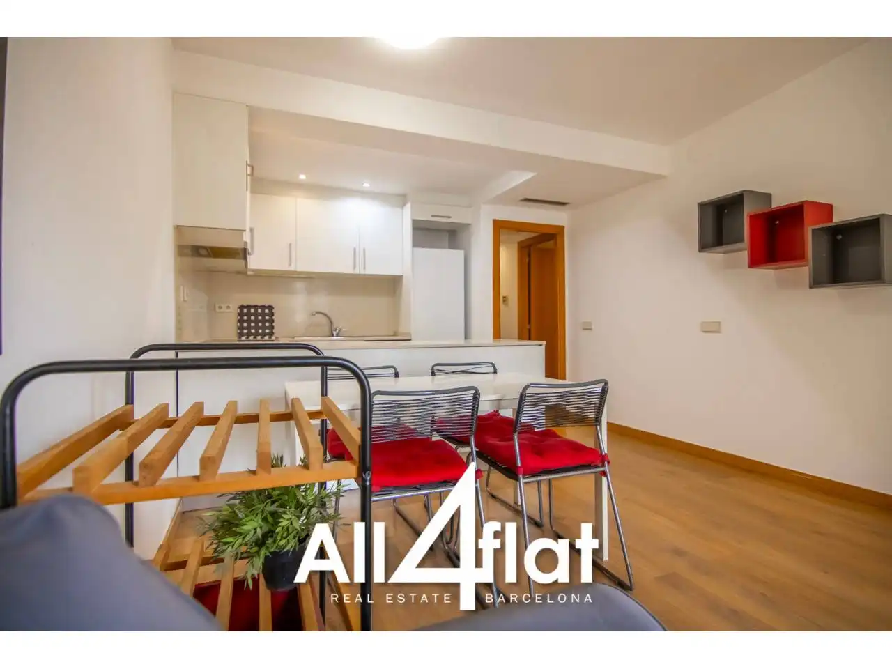 Cuina de Pis de lloguer en Barcelona amb Parquet, Moblat i Alarma