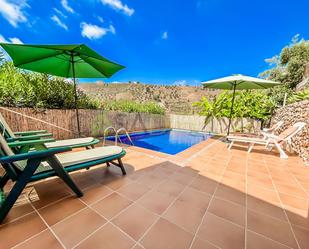 Vista exterior de Casa o xalet de lloguer en Torrox amb Aire condicionat, Terrassa i Piscina