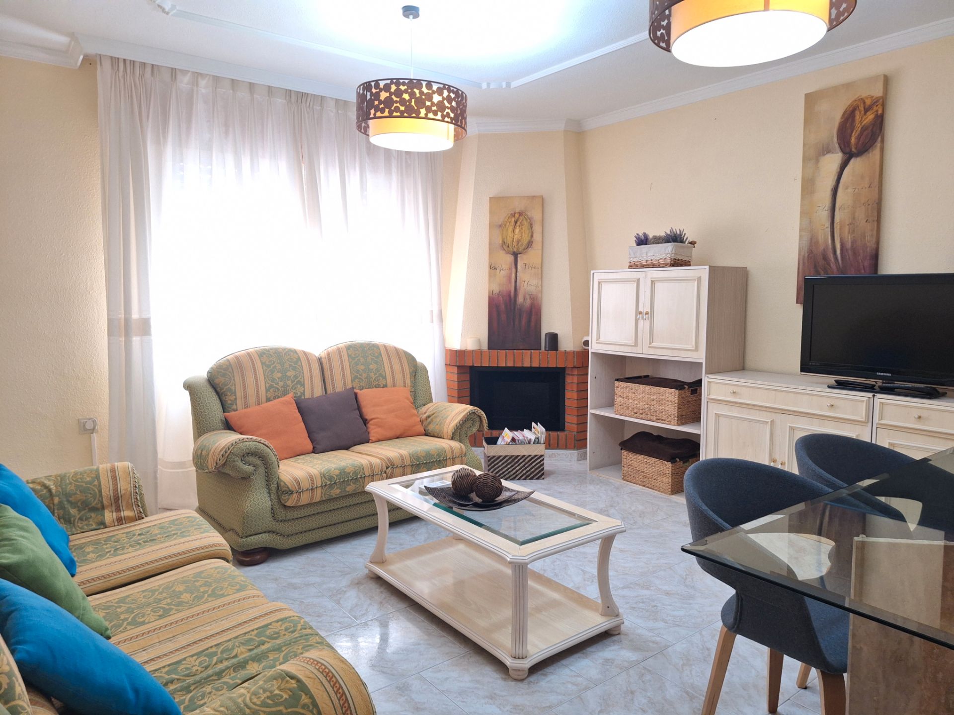 Sala de estar de Casa adosada en venta en Vícar con Aire acondicionado, Terraza y Trastero