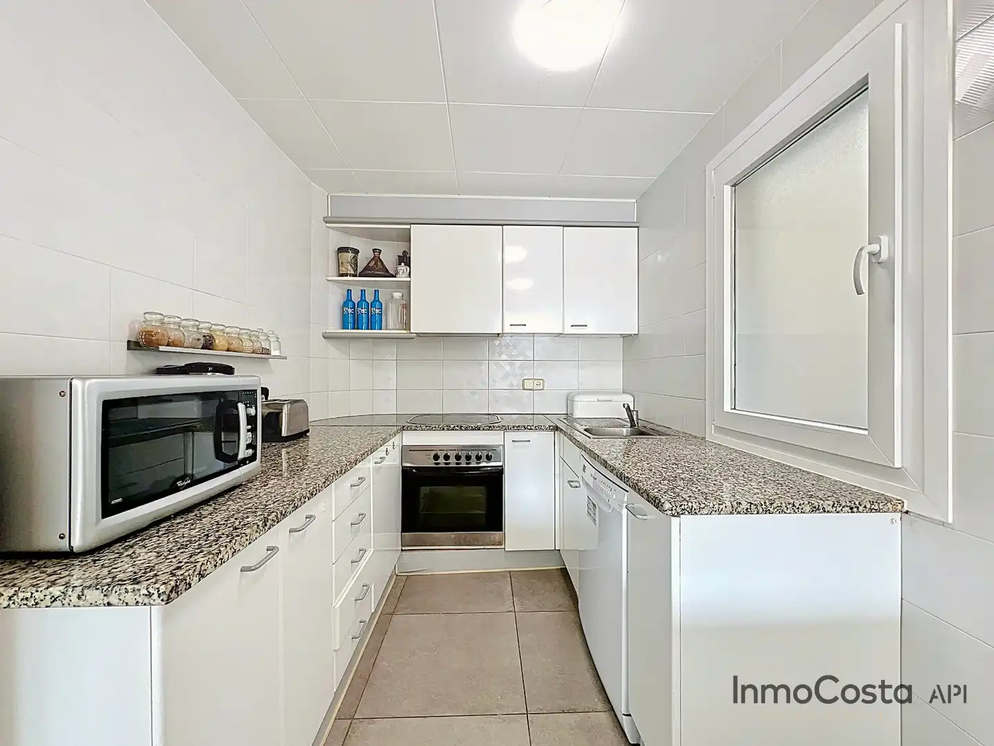 Cuina de Apartament en venda en Palamós amb Terrassa, Traster i Moblat