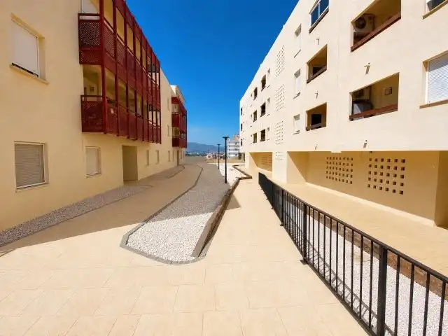 Vista exterior de Piso en venta en Manilva con Aire acondicionado, Calefacción y Jardín privado